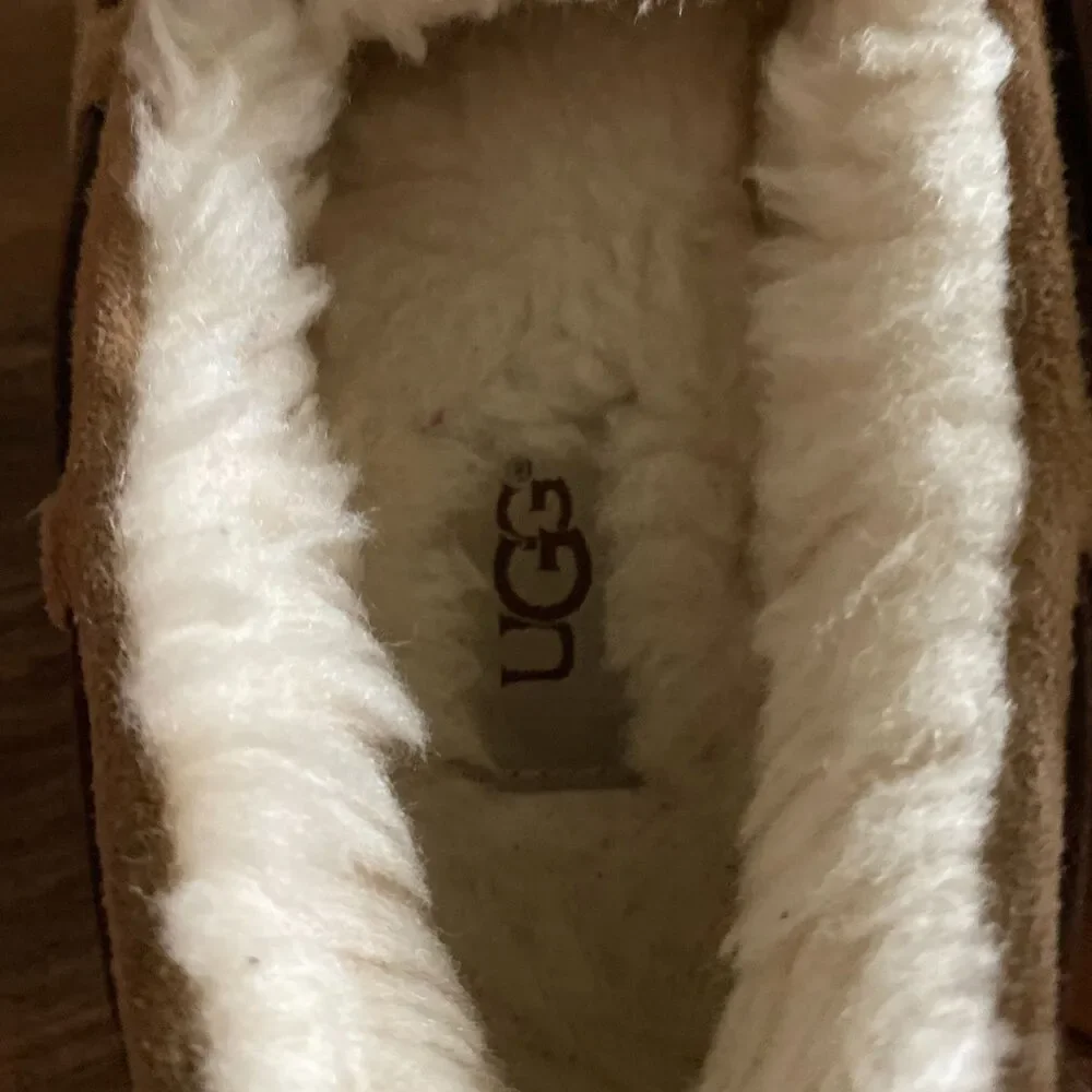 UGG Dakota Tan Sherpa Slippers Women's 5.5/Kids' 4